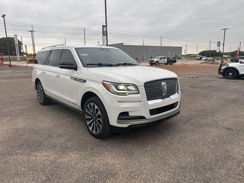 Pristine White Metallic Tri-Coat 2024 Lincoln Navigator Reserve