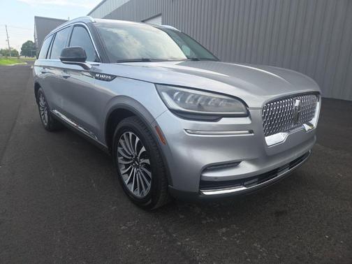 Silver Radiance Metallic Clearcoat 2024 Lincoln Aviator Premiere