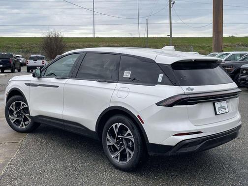 White Platinum Metallic Tri-Coat 2026 Lincoln Nautilus Premiere