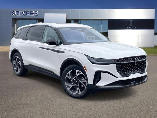 White Platinum Metallic Tri-Coat 2026 Lincoln Nautilus Premiere