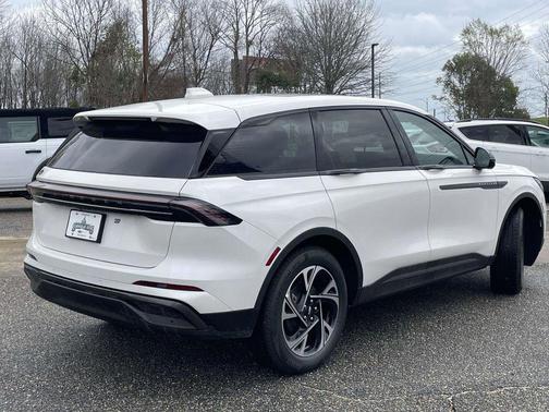White Platinum Metallic Tri-Coat 2026 Lincoln Nautilus Premiere