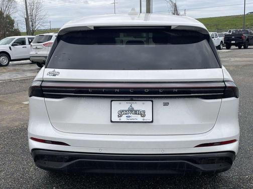 White Platinum Metallic Tri-Coat 2026 Lincoln Nautilus Premiere