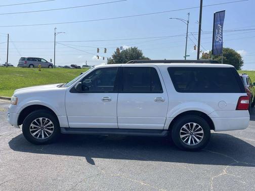 White Platinum Clearcoat Metallic 2017 Ford Expedition EL XLT