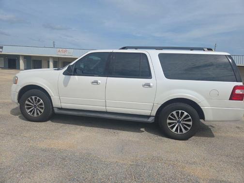 White Platinum Clearcoat Metallic 2017 Ford Expedition EL XLT