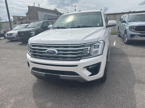 White Platinum Clearcoat Metallic 2019 Ford Expedition XLT