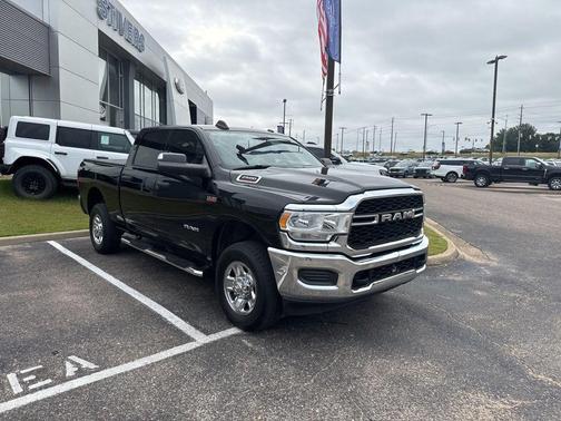 Diamond Black Crystal Pearlcoat 2021 RAM 2500 Tradesman Crew Cab 4x4 6'4' Box