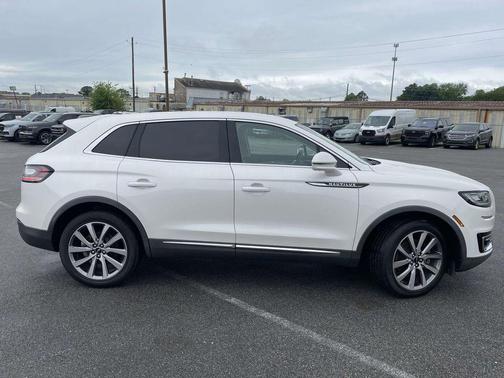 White Platinum Metallic Tri-Coat 2019 Lincoln Nautilus Select