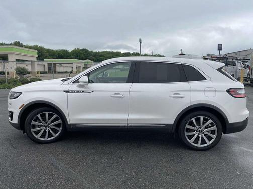 White Platinum Metallic Tri-Coat 2019 Lincoln Nautilus Select