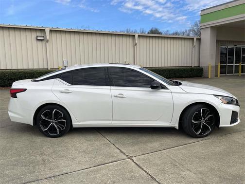 2023 Nissan Altima SR FWD