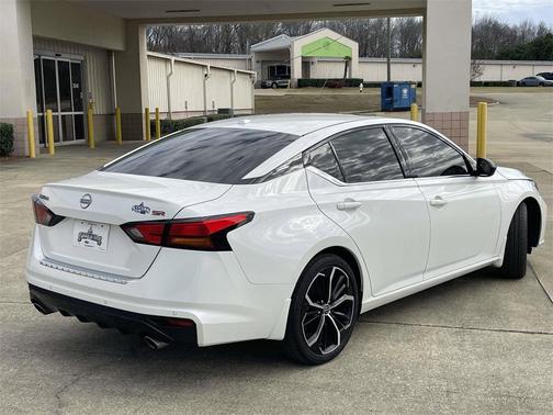 2023 Nissan Altima SR FWD