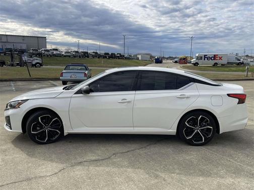 2023 Nissan Altima SR FWD