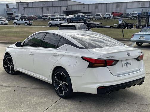 2023 Nissan Altima SR FWD