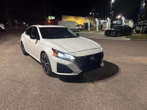 2023 Nissan Altima SR FWD