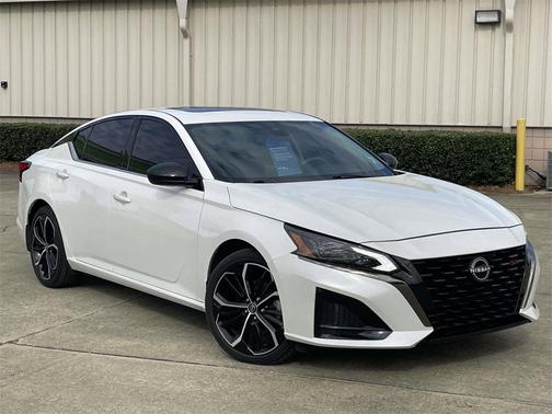 2023 Nissan Altima SR FWD