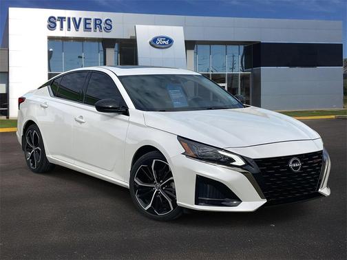 2023 Nissan Altima SR FWD