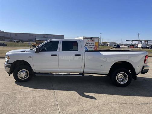 2024 RAM 3500 Tradesman Crew Cab 4x4 8' Box