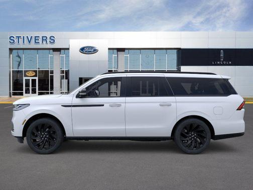 Pristine White Metallic Tri-Coat 2026 Lincoln Navigator Reserve