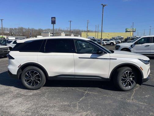 White Platinum Metallic Tri-Coat 2026 Lincoln Nautilus Premiere