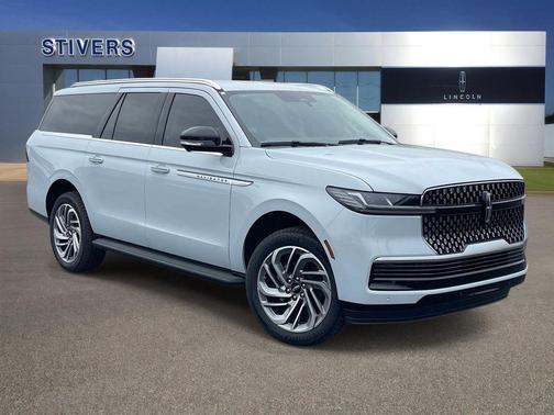 Crystal White Metallic Clearcoat 2026 Lincoln Navigator Premiere