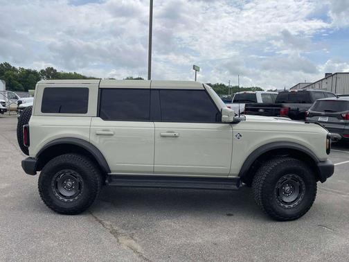 Desert Sand 2025 Ford Bronco Outer Banks