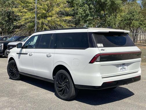 Pristine White Metallic Tri-Coat 2025 Lincoln Navigator Reserve