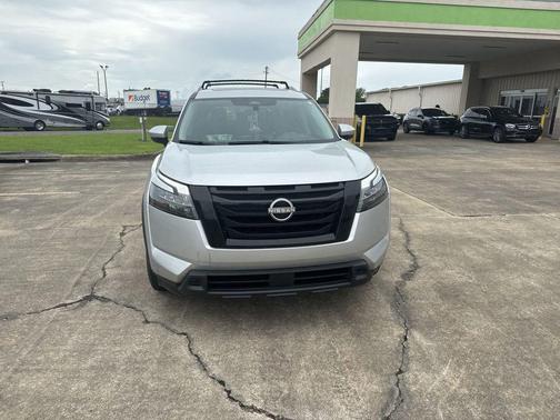 Brilliant Silver Metallic 2024 Nissan Pathfinder SV FWD