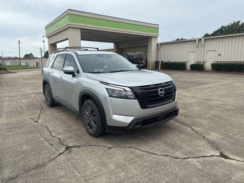 Brilliant Silver Metallic 2024 Nissan Pathfinder SV FWD