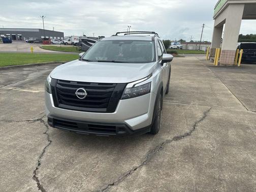 Brilliant Silver Metallic 2024 Nissan Pathfinder SV FWD
