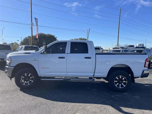 2022 RAM 2500 Tradesman Crew Cab 4x4 6'4' Box