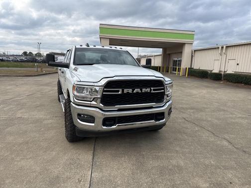 2022 RAM 2500 Tradesman Crew Cab 4x4 6'4' Box