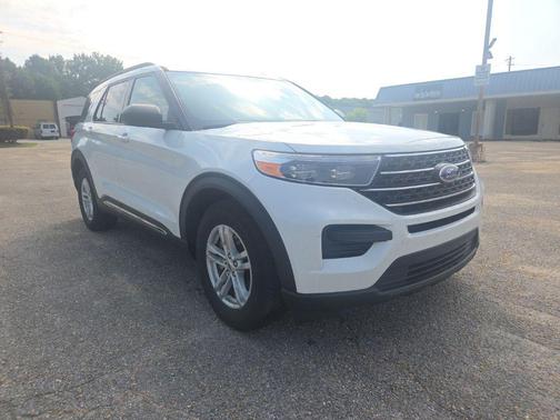 Star White Metallic Tri-Coat 2024 Ford Explorer XLT