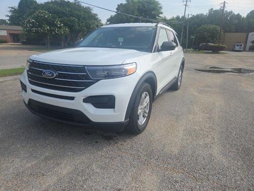 Star White Metallic Tri-Coat 2024 Ford Explorer XLT
