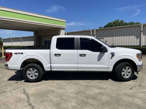 Oxford White 2022 Ford F-150 XLT