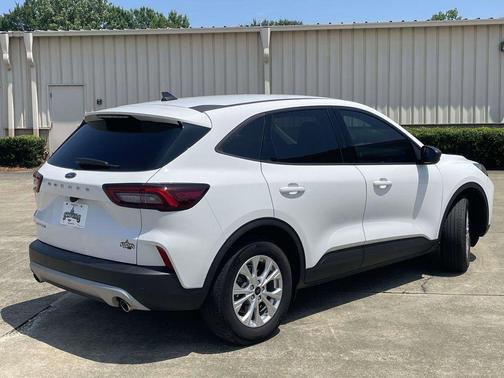 Oxford White 2025 Ford Escape Active