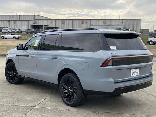 Gray Mist Metallic Tri-Coat 2026 Lincoln Navigator Reserve