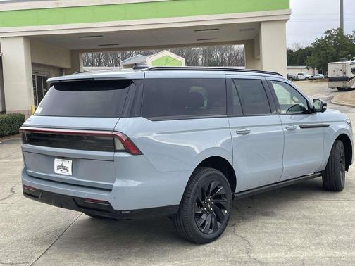 Gray Mist Metallic Tri-Coat 2026 Lincoln Navigator Reserve