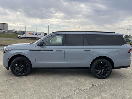 Gray Mist Metallic Tri-Coat 2026 Lincoln Navigator Reserve