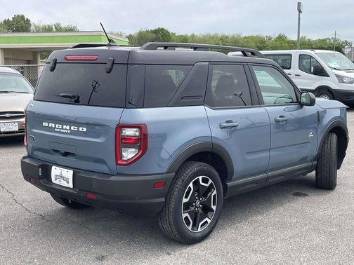 Azure Gray Metallic Tri-Coat 2024 Ford Bronco Sport Outer Banks