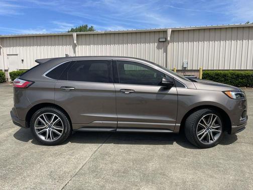 Stone Gray Metallic 2019 Ford Edge Titanium