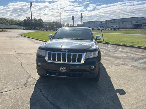 Brilliant Black Crystal Pearlcoat 2013 Jeep Grand Cherokee Overland