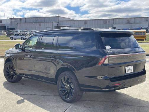 Infinite Black Metallic Clearcoat 2026 Lincoln Navigator Reserve