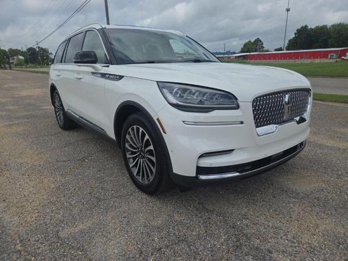 Pristine White Metallic Tri-Coat 2024 Lincoln Aviator Reserve
