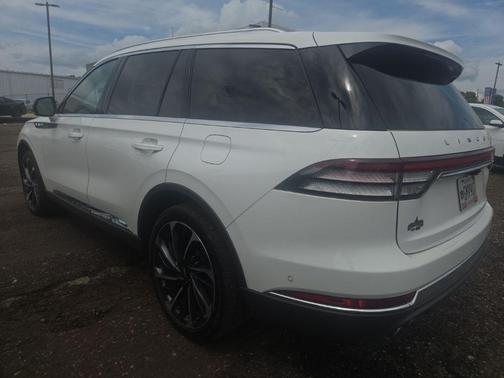 White 2022 Lincoln Aviator Reserve AWD