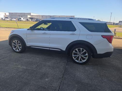 Star White Metallic Tri-Coat 2023 Ford Explorer Platinum
