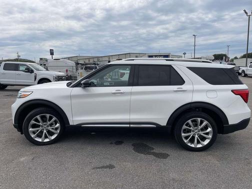 Star White Metallic Tri-Coat 2023 Ford Explorer Platinum