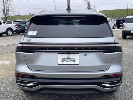 Silver Radiance Metallic Clearcoat 2026 Lincoln Nautilus Reserve