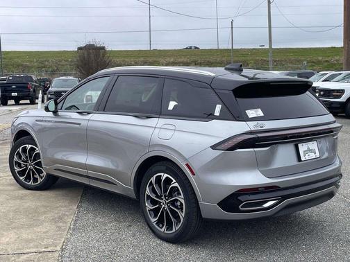 Silver Radiance Metallic Clearcoat 2026 Lincoln Nautilus Reserve