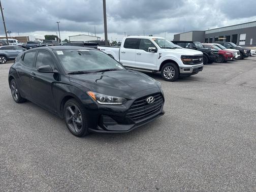 Ultra Black 2020 Hyundai Veloster 2