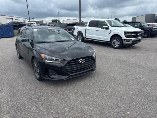 Ultra Black 2020 Hyundai Veloster 2