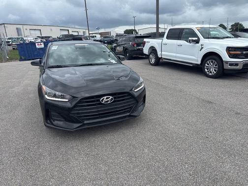 Ultra Black 2020 Hyundai Veloster 2